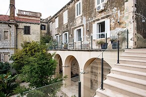 Secret Garden by DuHomes