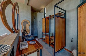 Jungle Studios on Beach Road with Pool