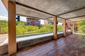 Jungle Studios on Beach Road with Pool