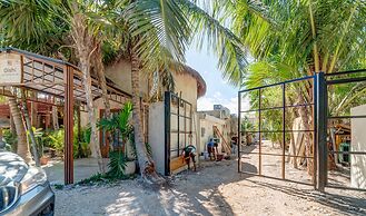 Jungle Studios on Beach Road with Pool