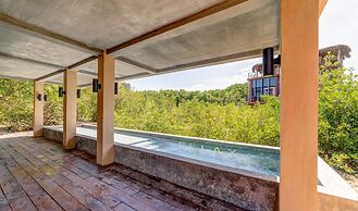 Jungle Studios on Beach Road with Pool