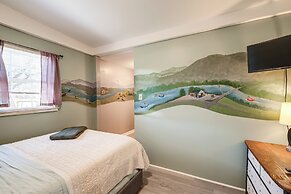 Luxe Virginia Historical Estate w/ Charcoal Grill!