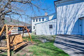 Luxe Virginia Historical Estate w/ Charcoal Grill!