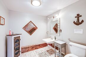 Luxe Virginia Historical Estate w/ Charcoal Grill!