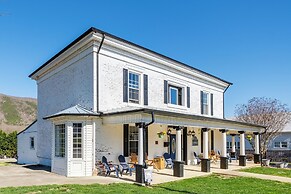 Luxe Virginia Historical Estate w/ Charcoal Grill!