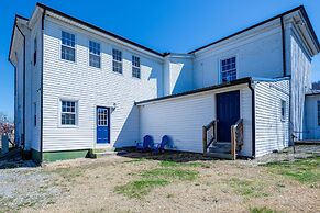 Luxe Virginia Historical Estate w/ Charcoal Grill!
