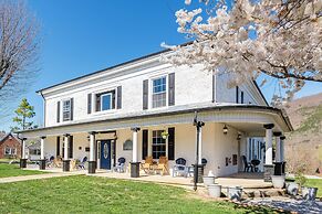 Luxe Virginia Historical Estate w/ Charcoal Grill!