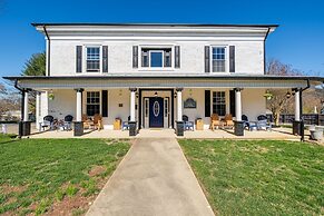 Luxe Virginia Historical Estate w/ Charcoal Grill!