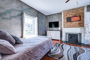 Luxe Virginia Historical Estate w/ Charcoal Grill!