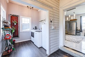 Luxe Virginia Historical Estate w/ Charcoal Grill!