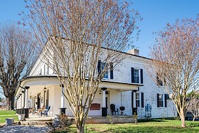 Luxe Virginia Historical Estate w/ Charcoal Grill!