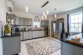 Luxe Virginia Historical Estate w/ Charcoal Grill!