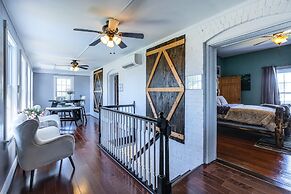 Luxe Virginia Historical Estate w/ Charcoal Grill!