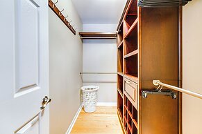 Sterling Heights Getaway w/ Fire Pit!