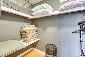 Sterling Heights Getaway w/ Fire Pit!