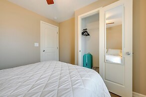 Angola Getaway: Walk to Lake Erie Beach Park!