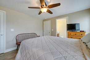 Angola Getaway: Walk to Lake Erie Beach Park!