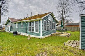 Angola Getaway: Walk to Lake Erie Beach Park!