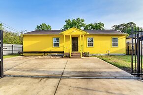 Sunny Houston Home: Near Golfing & Nature Trails