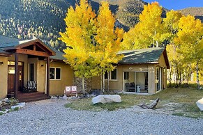 Close to Hot Springs: Chalk Creek Meadows Home!