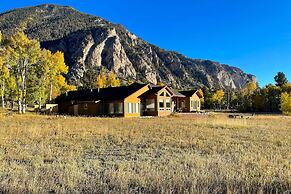 Close to Hot Springs: Chalk Creek Meadows Home!