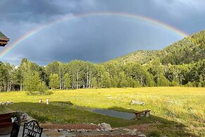 Close to Hot Springs: Chalk Creek Meadows Home!