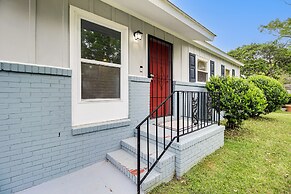 Inviting Savannah Home w/ Yard: 3 Mi to Downtown!