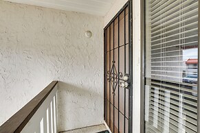 Bradenton Beach Condo w/ Balcony: Walk to Shore!