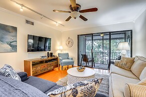 Bradenton Beach Condo w/ Balcony: Walk to Shore!