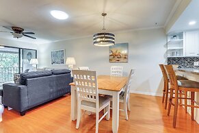 Bradenton Beach Condo w/ Balcony: Walk to Shore!