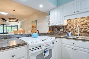 Bradenton Beach Condo w/ Balcony: Walk to Shore!