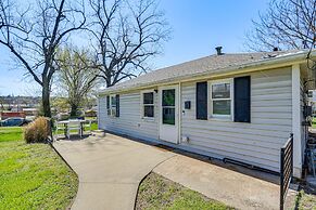 Jefferson City Bungalow: Hot Tub & Patio!