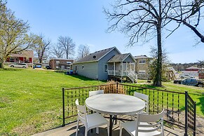 Jefferson City Bungalow: Hot Tub & Patio!