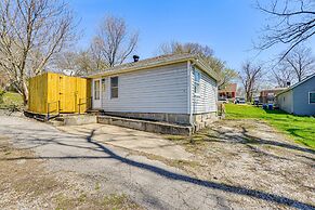 Jefferson City Bungalow: Hot Tub & Patio!