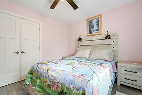 Angola Vacation Rental, Walk to Lake Erie Beach!