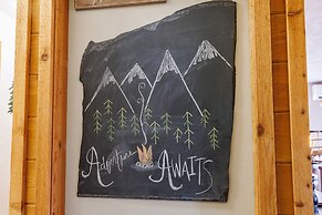 Swiss Mountain 1 Bedroom - Premier Unit with Patio by RedAwning - Save