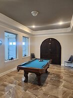 Charming 2 Story Retreat 2 Bedroom Home by RedAwning