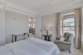 Charming 2 Story Retreat 2 Bedroom Home by RedAwning