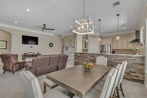 Charming 2 Story Retreat 2 Bedroom Home by RedAwning