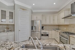 Charming 2 Story Retreat 2 Bedroom Home by RedAwning