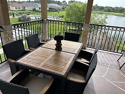 Charming 2 Story Retreat 2 Bedroom Home by RedAwning