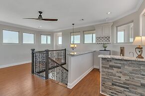 Charming 2 Story Retreat 2 Bedroom Home by RedAwning