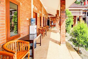 SPOT ON 93819 Homestay Shinta Syariah