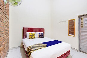 SPOT ON 93819 Homestay Shinta Syariah