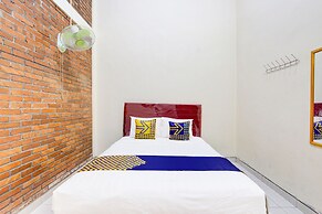 SPOT ON 93819 Homestay Shinta Syariah