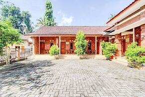 SPOT ON 93819 Homestay Shinta Syariah