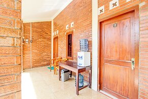 SPOT ON 93819 Homestay Shinta Syariah