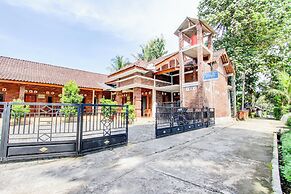 SPOT ON 93819 Homestay Shinta Syariah