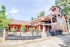 SPOT ON 93819 Homestay Shinta Syariah