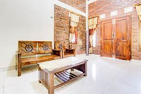 SPOT ON 93819 Homestay Shinta Syariah